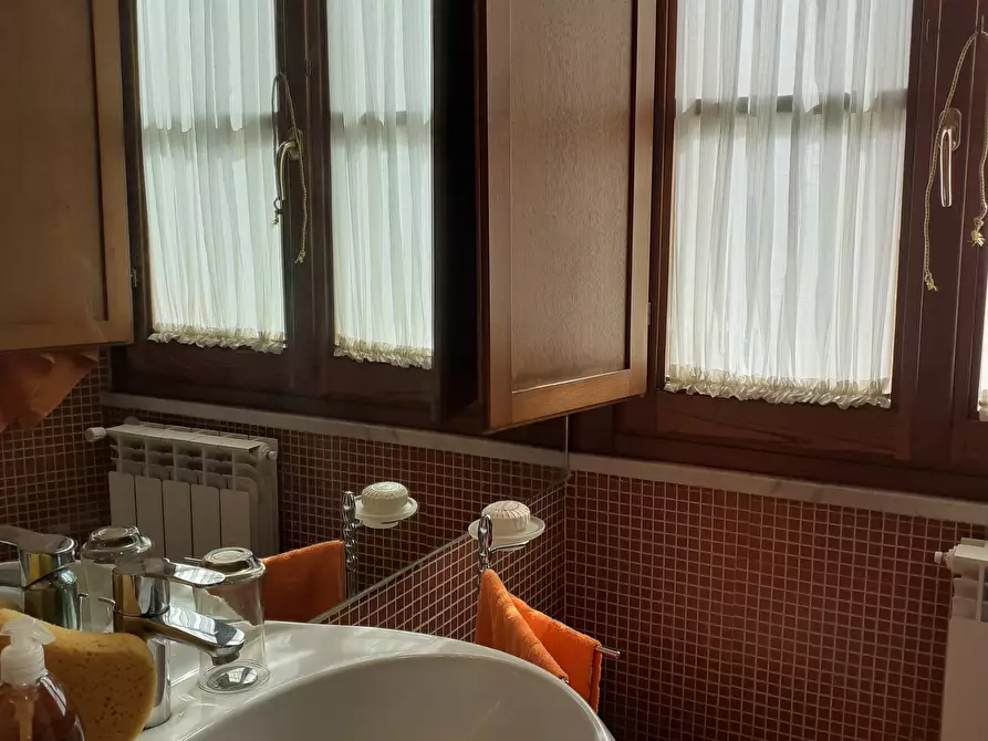 Immagine 10 di Trilocale in vendita  a Pietrasanta