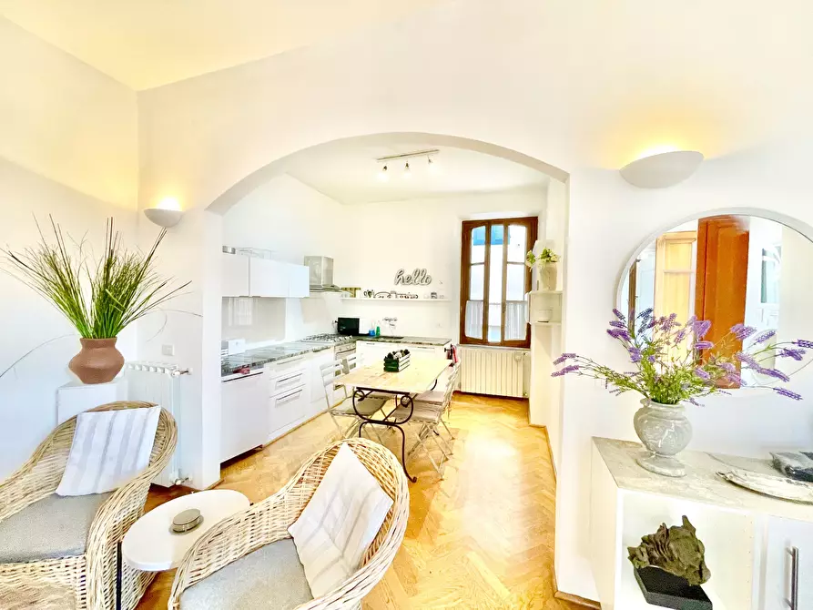 Immagine 11 di Trilocale in affitto  a Pietrasanta