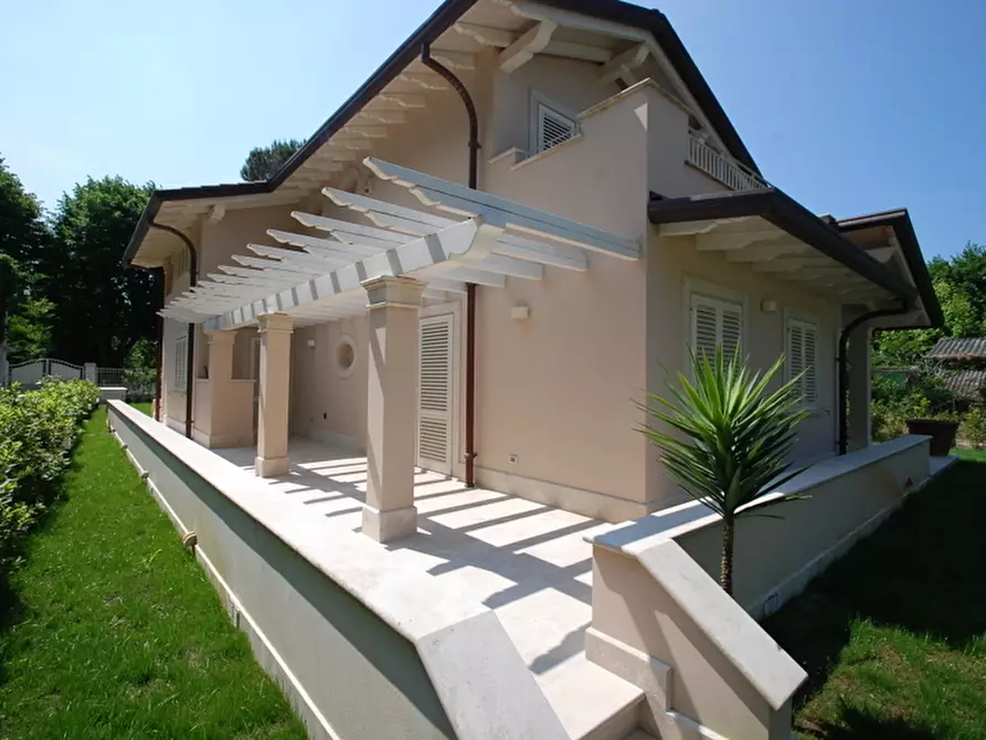 Immagine 65 di Villa in vendita  a Pietrasanta
