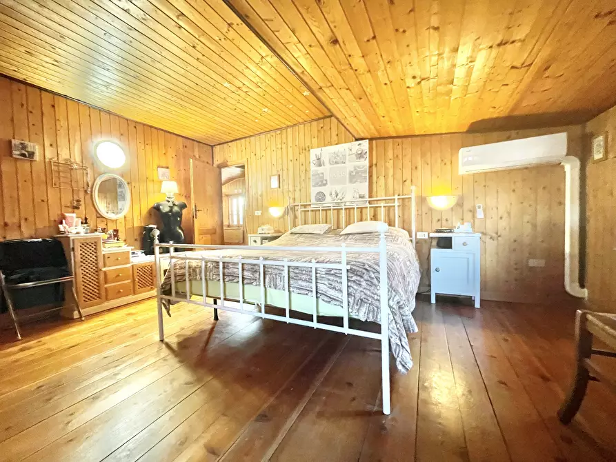 Immagine 36 di Porzione di casa in vendita  a Massarosa