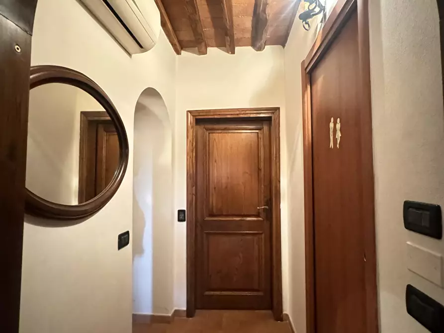 Immagine 19 di Stanza singola in vendita  a Pietrasanta