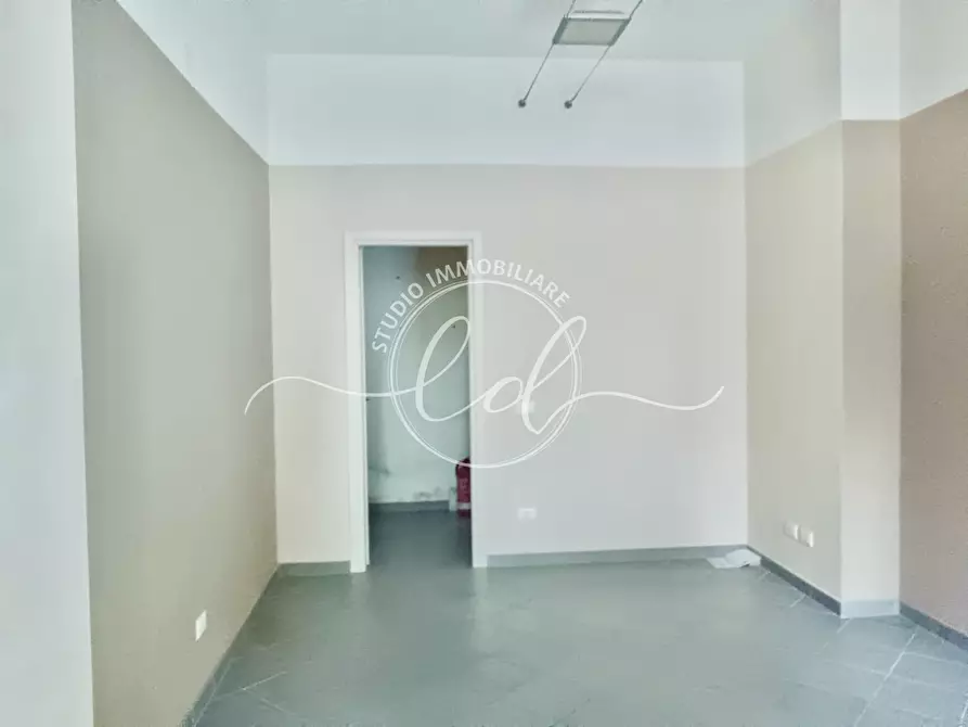 Immagine 6 di Capannone industriale in affitto  a Pietrasanta