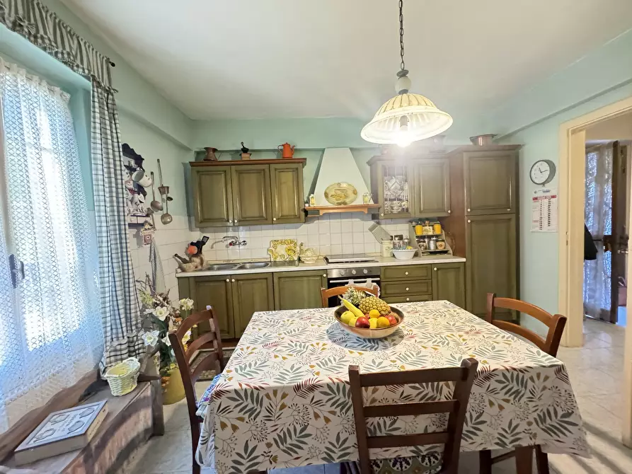 Immagine 16 di Porzione di casa in vendita  a Massa