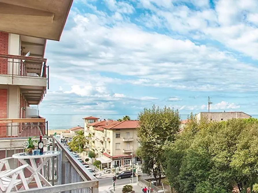 Immagine 17 di Bilocale in affitto  a Camaiore