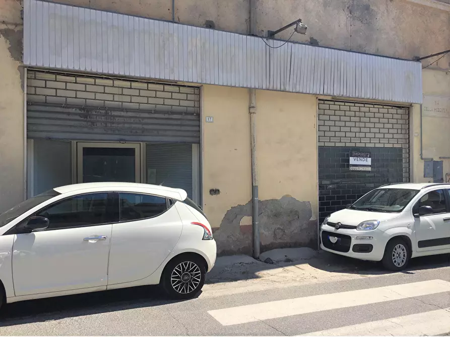 Immagine 5 di Locale commerciale in vendita  in Via della Peschiera a Anagni