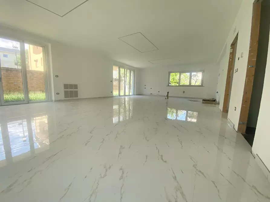 Immagine 8 di Villa in vendita  in Via Ugo Foscolo 37 a Montesilvano