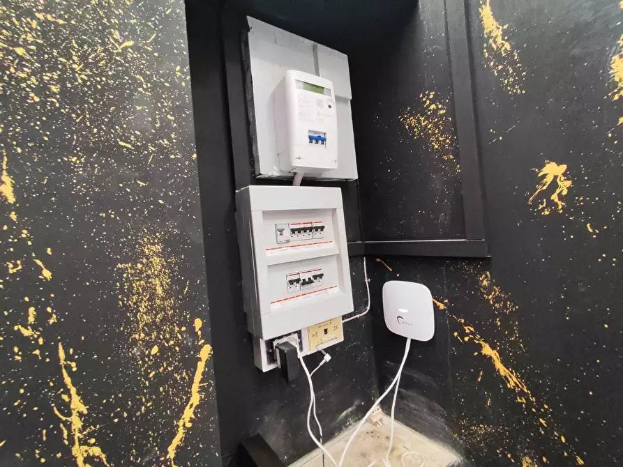 Immagine 15 di Attività commerciale in vendita  in Via Fratelli Bandiera a Guidonia Montecelio