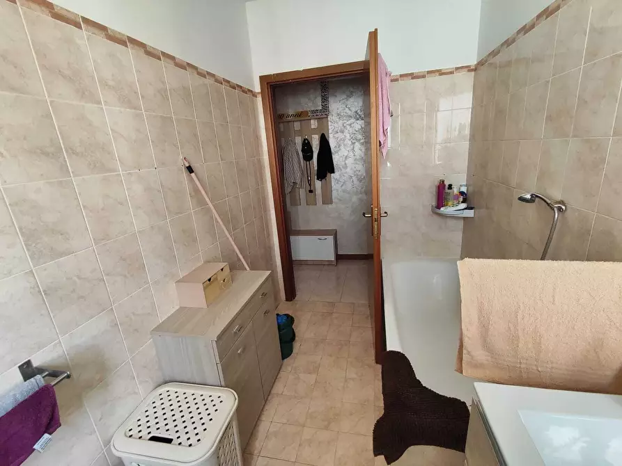 Immagine 29 di Trilocale in vendita  in Via Ottaviano a Guidonia Montecelio