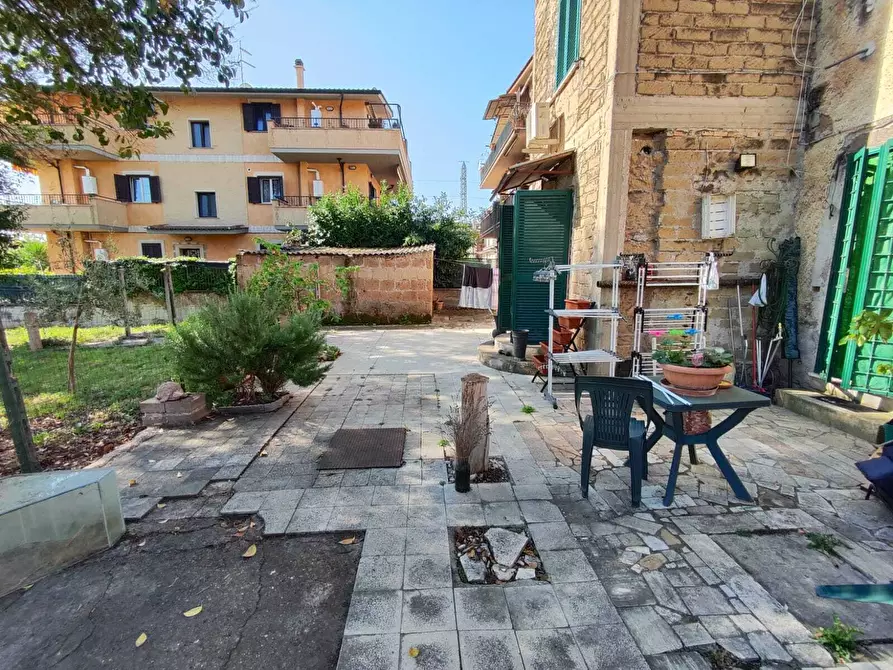 Immagine 5 di Trilocale in vendita  in Via Giuseppe Garibaldi 149 a Guidonia Montecelio