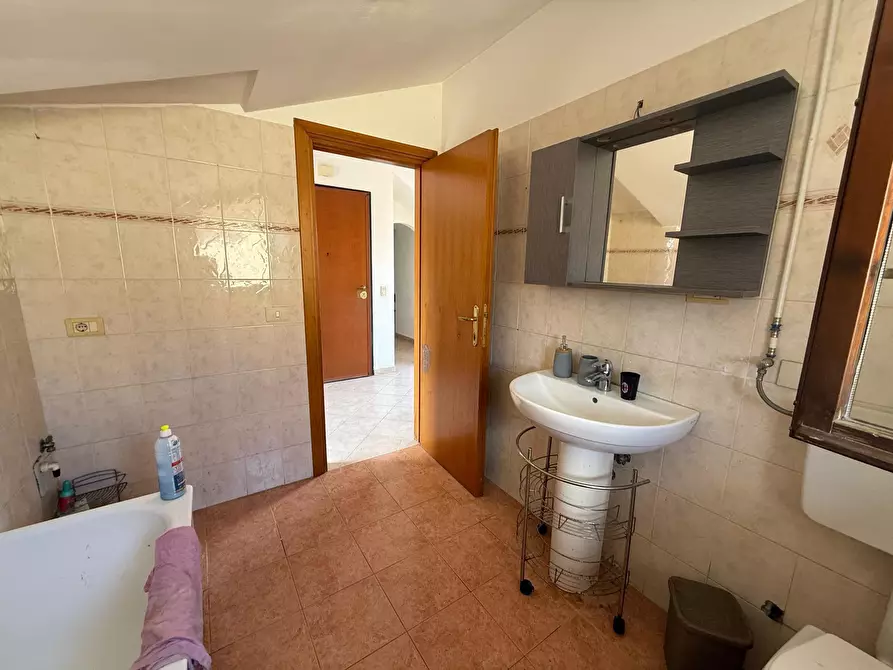 Immagine 26 di Trilocale in vendita  in via maremmana inferiore 110 a Guidonia Montecelio