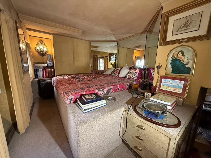 Immagine 59 di Pentalocale in vendita  in Via Salaria 126 a Roma