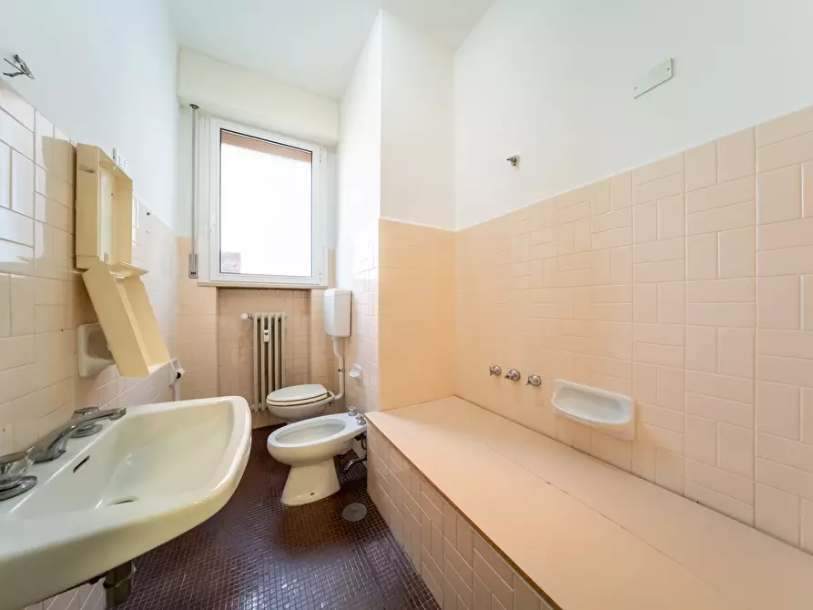 Immagine 11 di Pentalocale in vendita  in Viale Mentana 92 a Parma