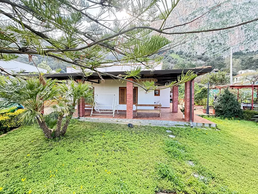 Immagine 1 di Casa indipendente in vendita  a Carini