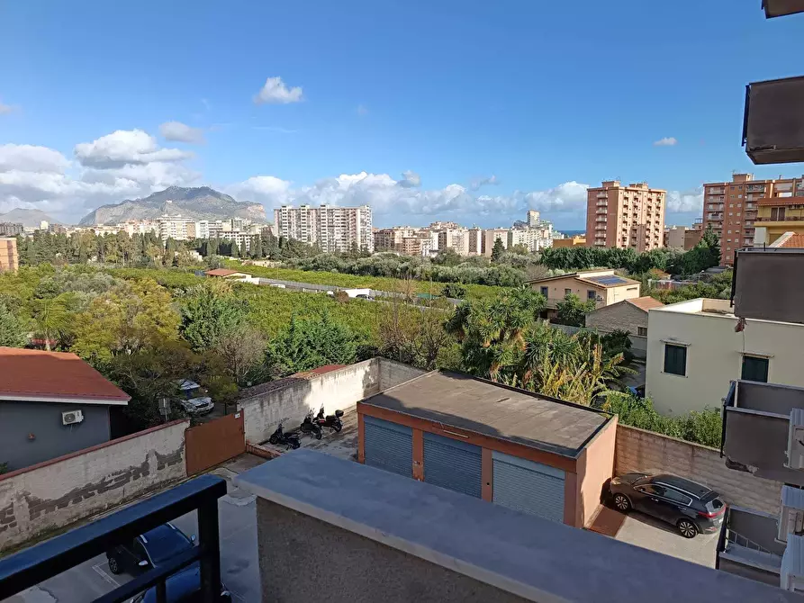 Immagine 18 di Pentalocale in vendita  a Palermo