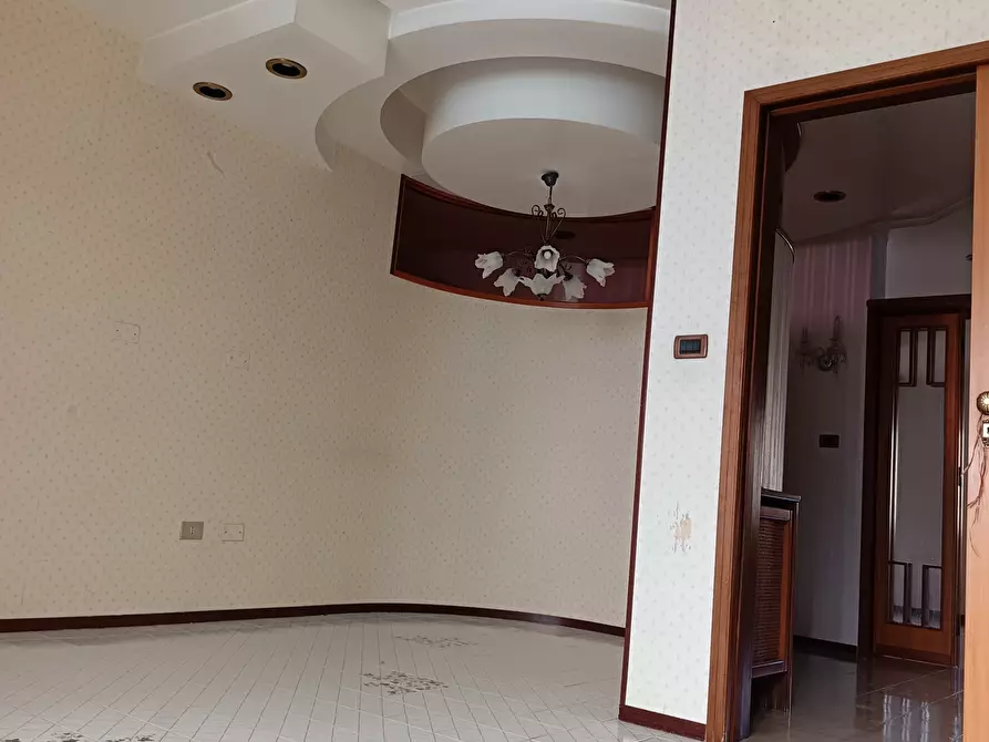 Immagine 5 di Pentalocale in vendita  a Palermo