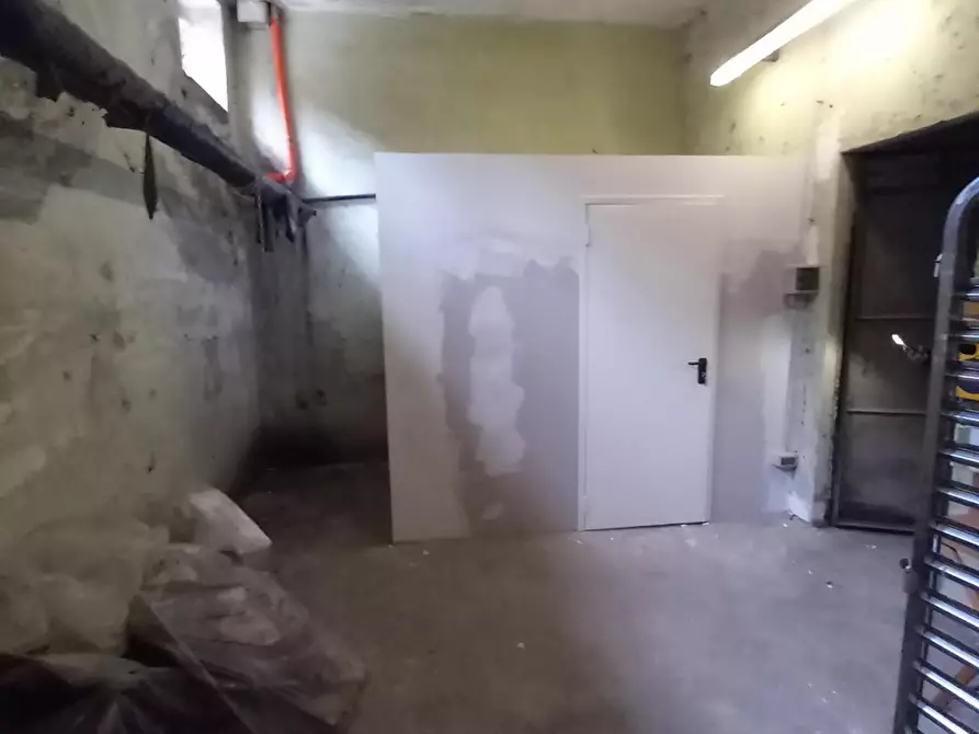 Immagine 4 di Locale commerciale in vendita  in Via Cavour 58 a Sant'angelo Lodigiano