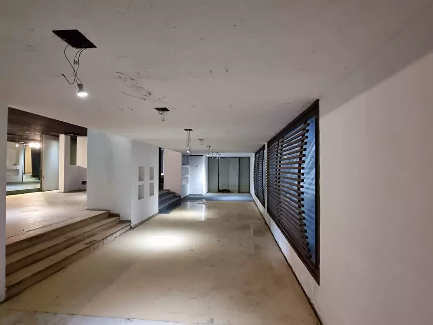 Immagine 1 di Attività commerciale in vendita  in Via Carlo Oreglio 7 a Melzo