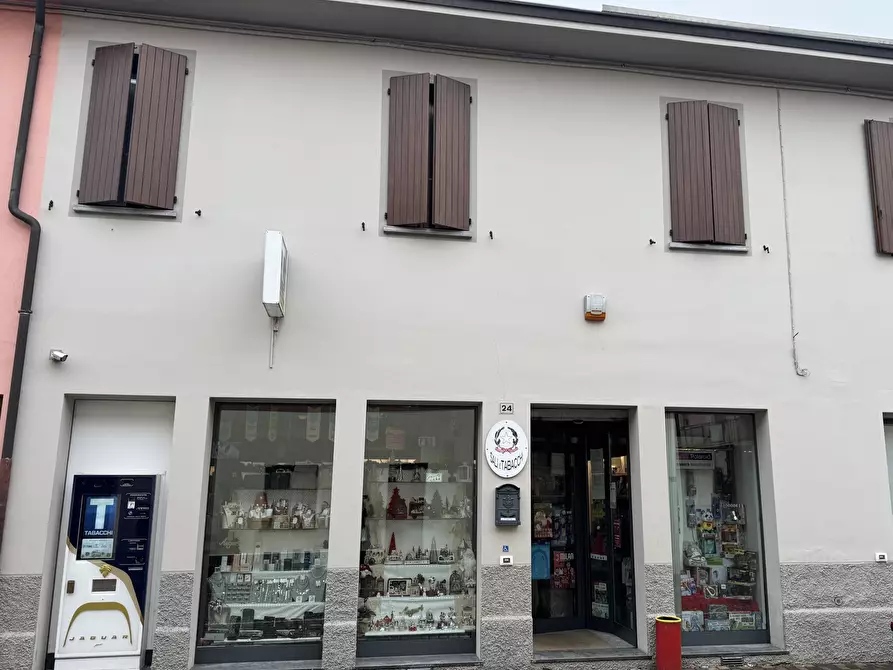 Immagine 1 di Tabaccheria in vendita  in via geroldi 1 a Bagnolo Cremasco