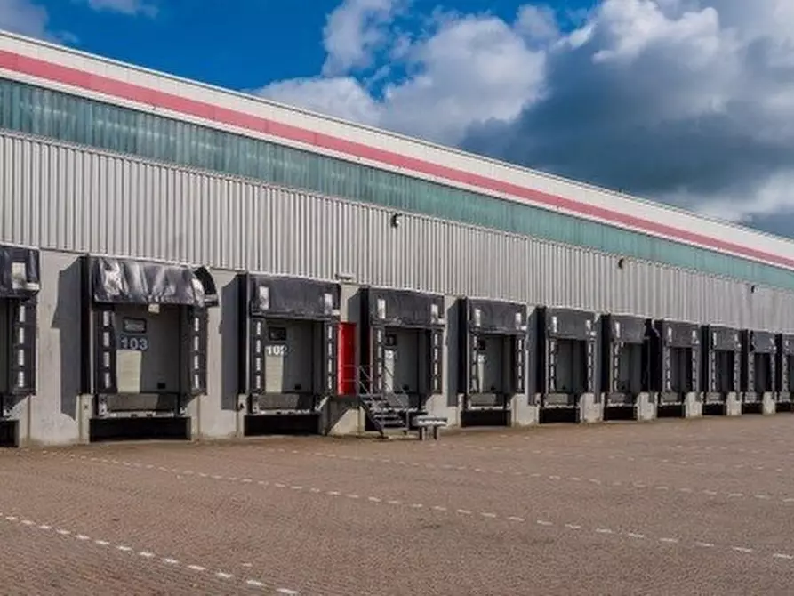 Immagine 1 di Capannone industriale in affitto  a Milano