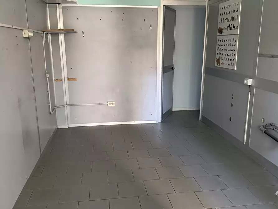 Immagine 6 di Locale commerciale in vendita  in via defendente 29 a Lodi