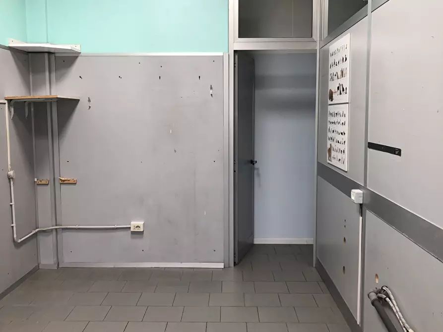 Immagine 10 di Locale commerciale in vendita  in via defendente 29 a Lodi