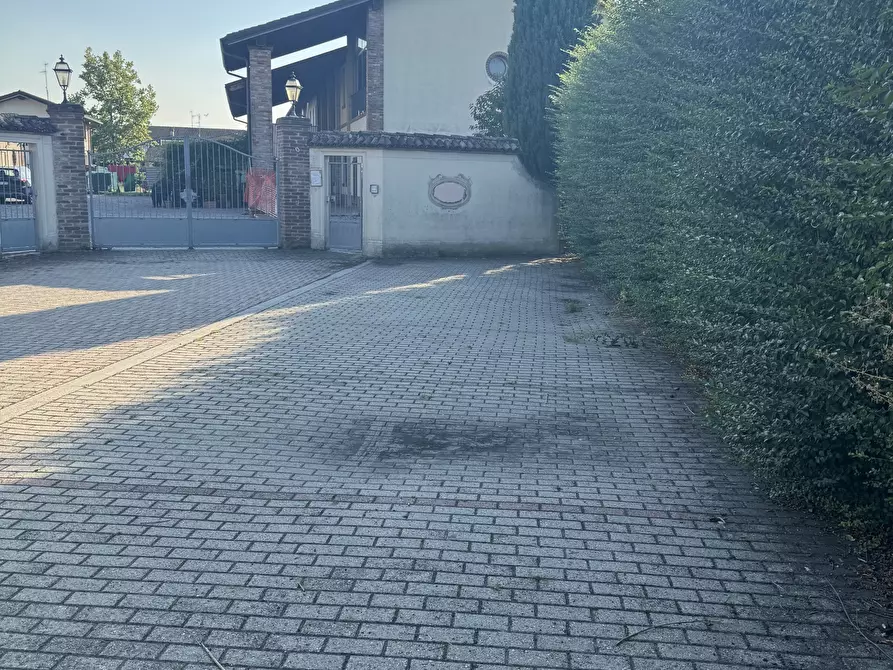 Immagine 18 di Locale commerciale in vendita  in Via Ca' De Mazzoli 6060 a Livraga