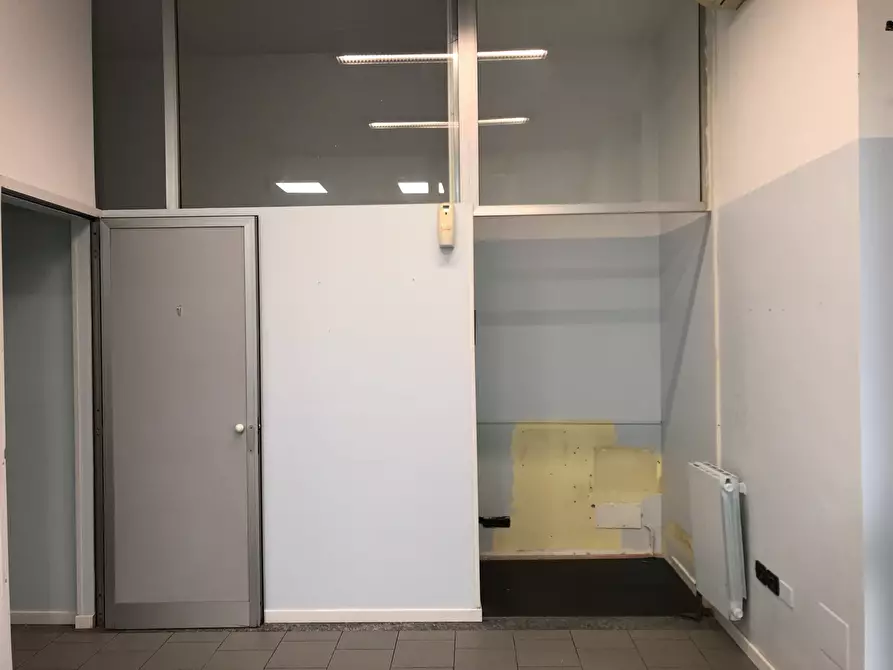 Immagine 12 di Locale commerciale in vendita  in via defendente 29 a Lodi