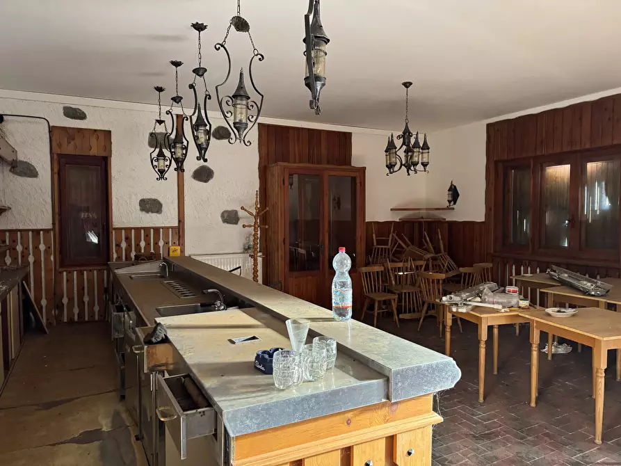 Immagine 3 di Locale commerciale in vendita  in Località Castello 4 a Mezzoldo