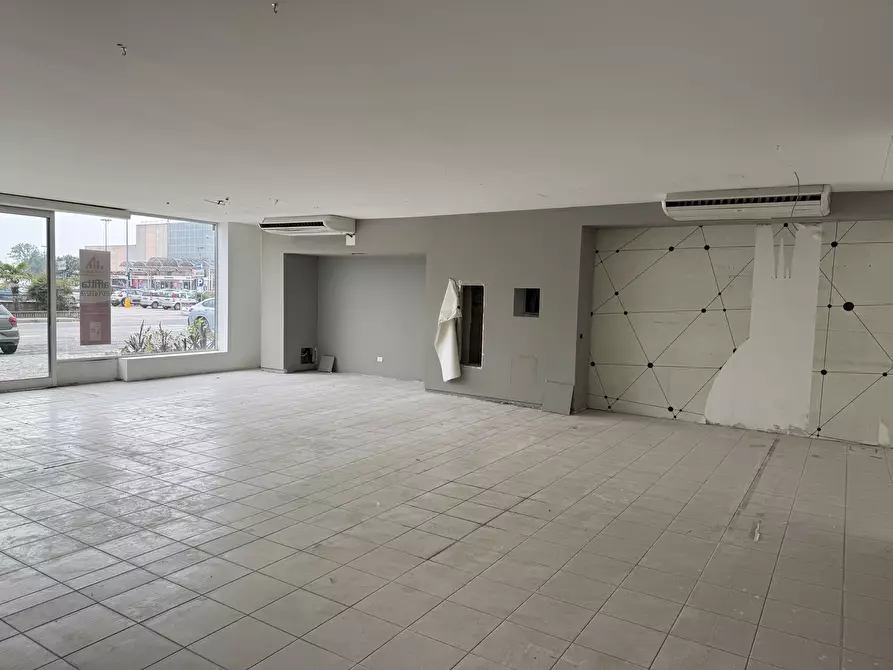 Immagine 3 di Locale commerciale in vendita  in Via Codognino 12 a Cornegliano Laudense