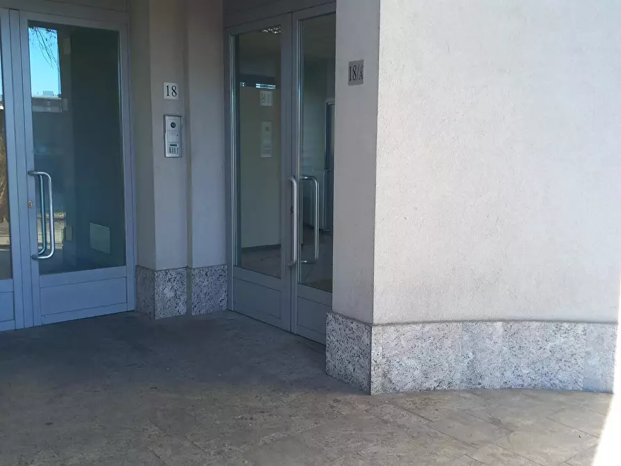 Immagine 4 di Locale commerciale in vendita  in Viale Pavia 18 a Lodi