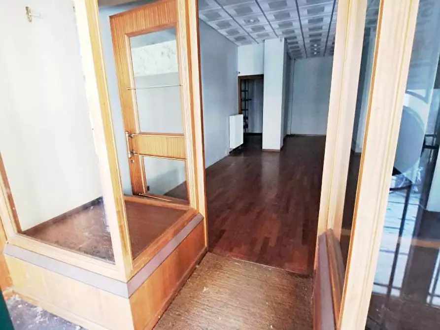 Immagine 3 di Locale commerciale in vendita  in Via Trento 6 a Rovigo