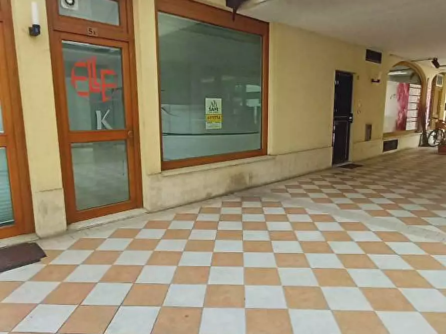 Immagine 4 di Locale commerciale in affitto  a Rovigo