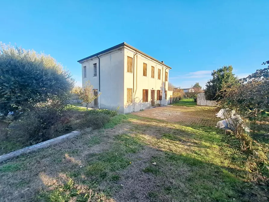 Immagine 1 di Rustico / casale in vendita  in Via Martiri di Belfiore 52 a Rovigo