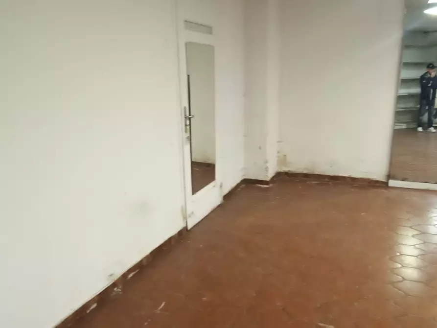 Immagine 3 di Locale commerciale in vendita  in Via Alessandro Volta a San Remo