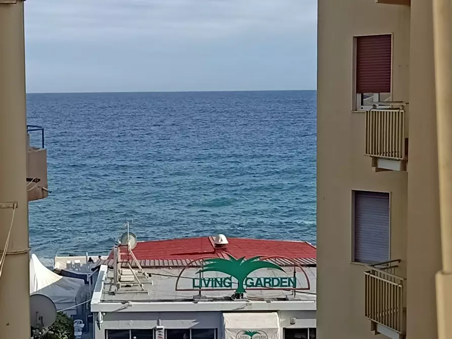 Immagine 1 di Bilocale in vendita  a San Remo