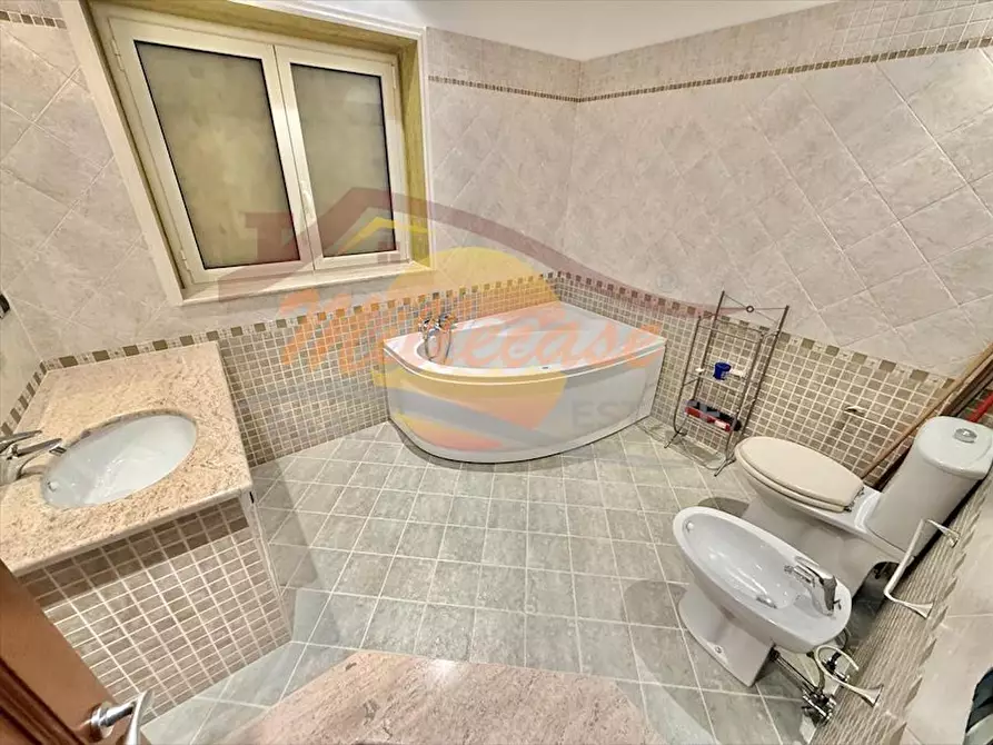 Immagine 21 di Pentalocale in vendita  in VIA OZANAM a Siracusa