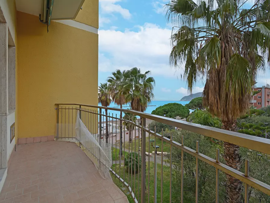 Immagine 6 di Quadrilocale in vendita  in Via Sicilia a San Bartolomeo Al Mare