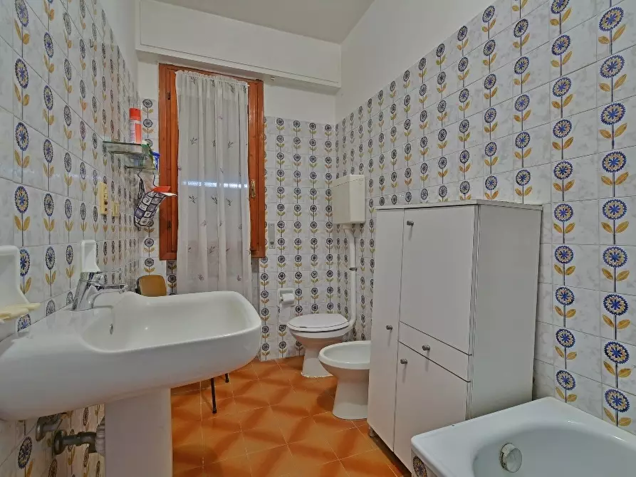 Immagine 21 di Pentalocale in vendita  in Via delle Palme 10 a San Bartolomeo Al Mare