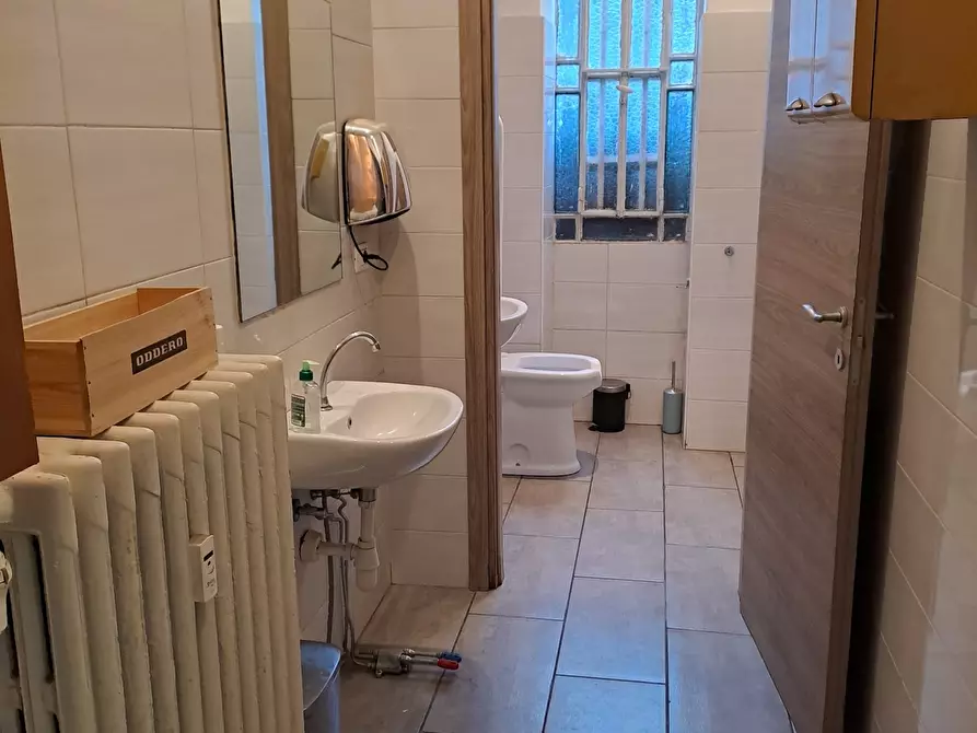 Immagine 8 di Locale commerciale in affitto  in VIA BRACCINI 64 a Torino