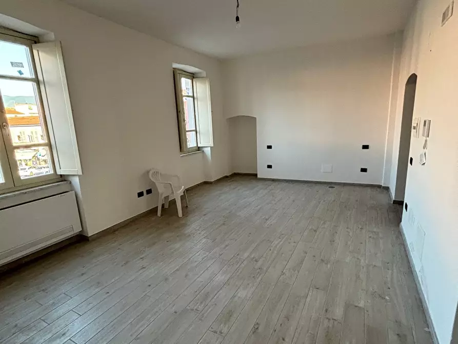 Immagine 6 di Pentalocale in vendita  a Sarzana