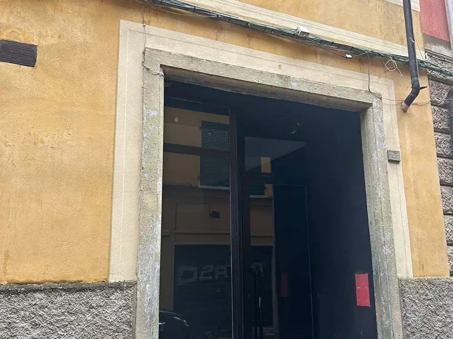 Immagine 13 di Locale commerciale in vendita  a Sarzana