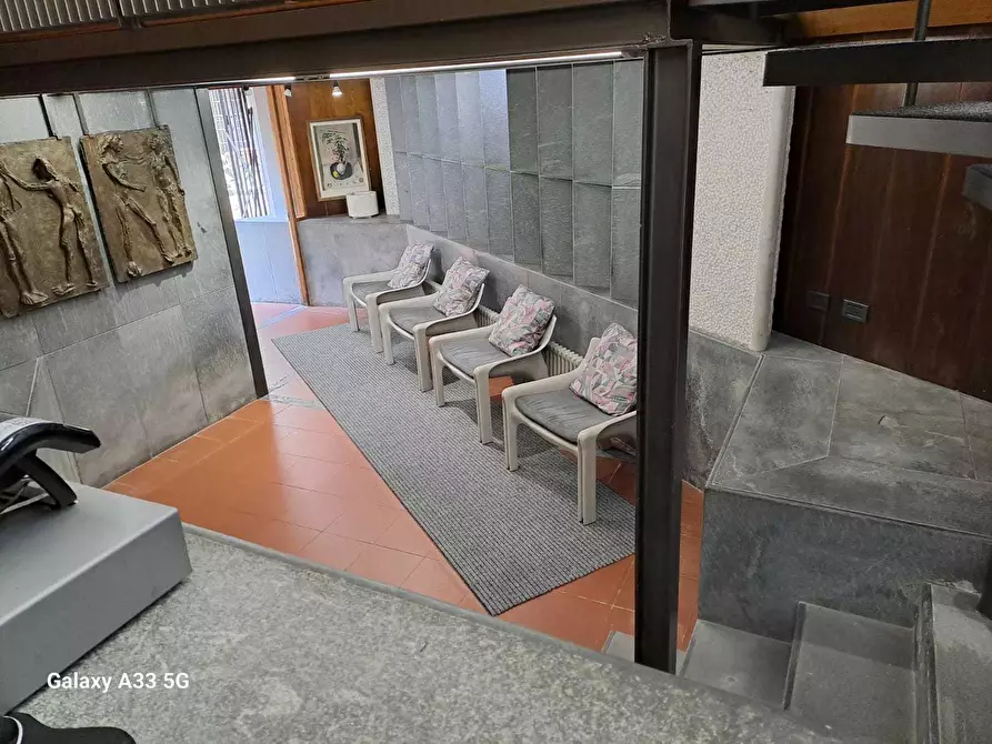 Immagine 3 di Locale commerciale in affitto  a Sarzana