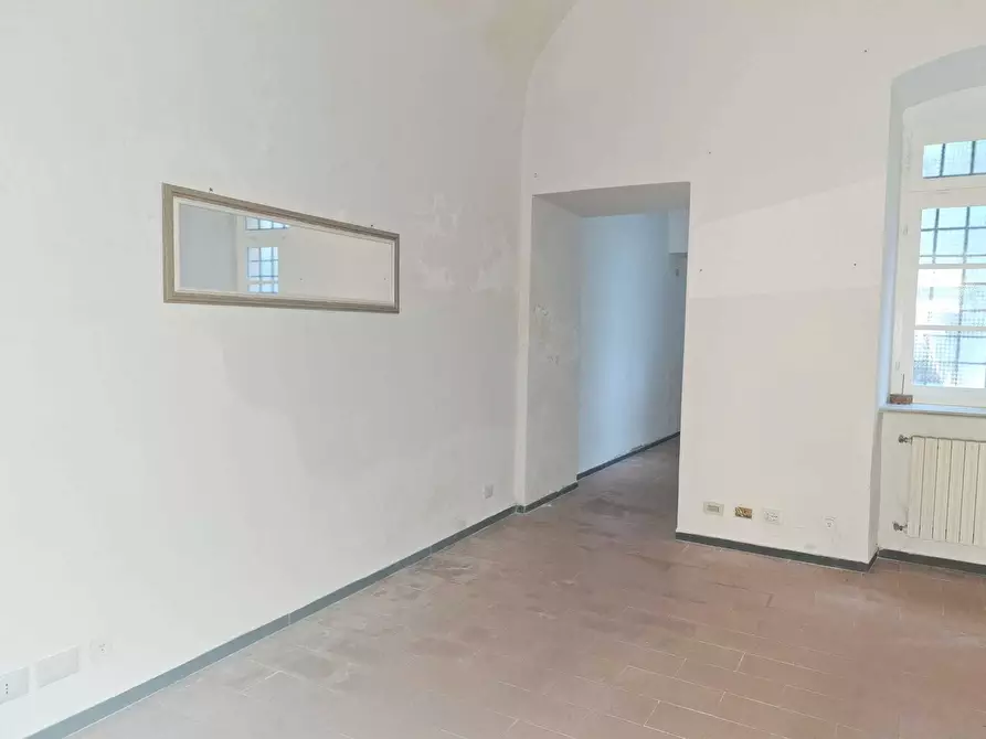 Immagine 4 di Locale commerciale in affitto  a Sarzana