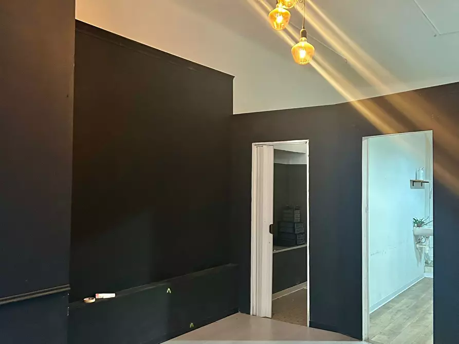 Immagine 5 di Locale commerciale in vendita  a Sarzana