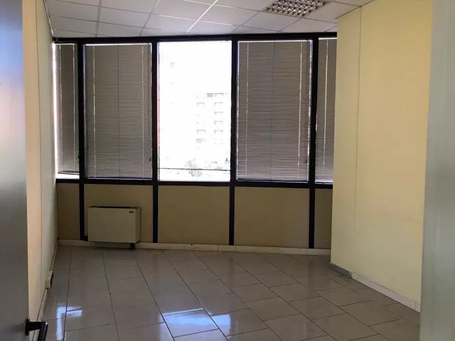 Immagine 9 di Ufficio in vendita  a Sarzana