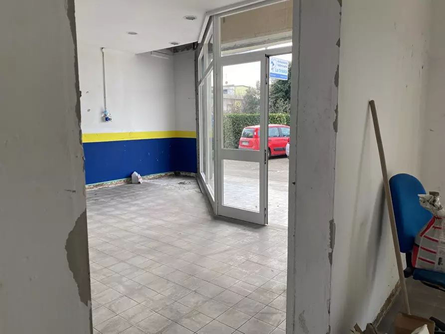 Immagine 6 di Locale commerciale in vendita  a Sarzana