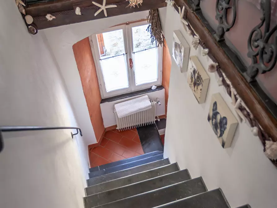 Immagine 10 di Porzione di casa in vendita  a Ameglia