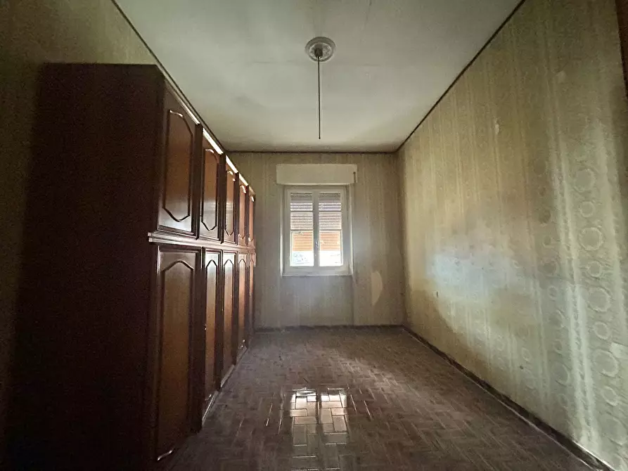 Immagine 16 di Pentalocale in vendita  a Sarzana