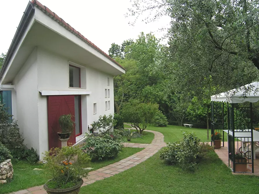 Immagine 6 di Villa in vendita  a Sarzana