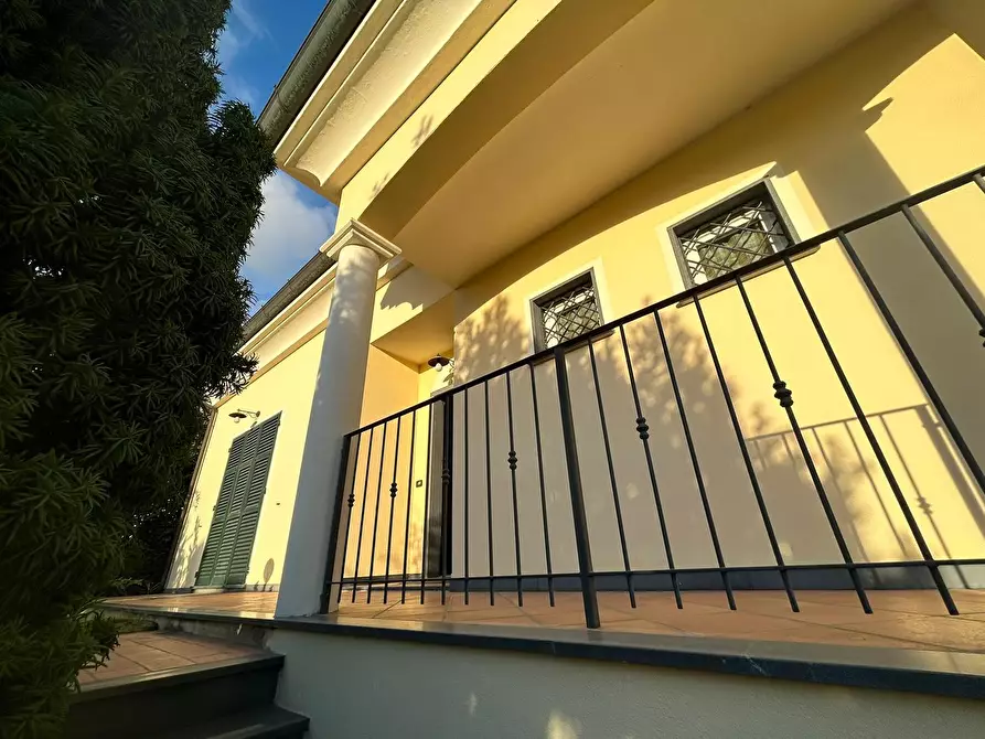 Immagine 4 di Villa in vendita  a Sarzana